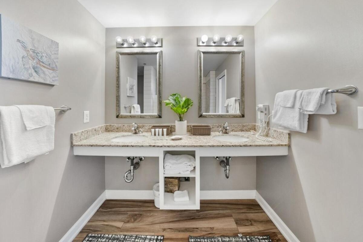 Splash 702w Apartment *
