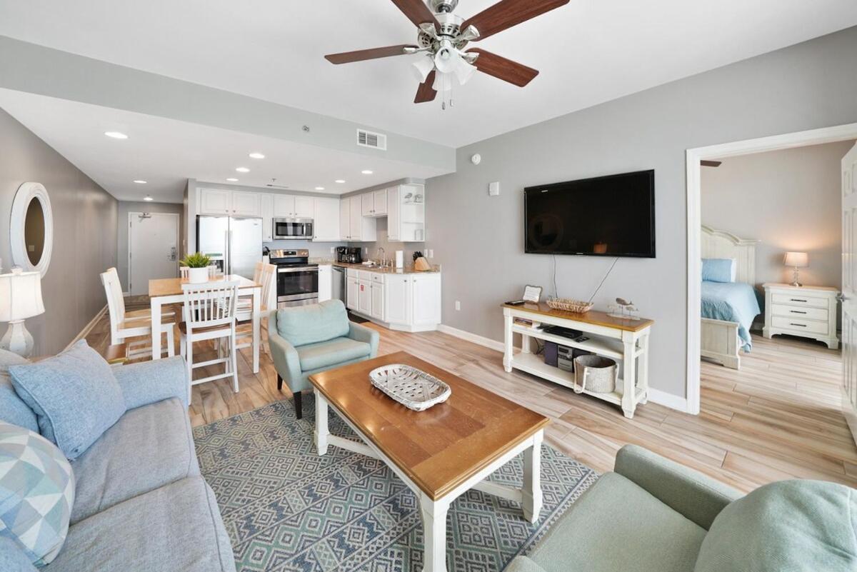 Apartment Splash 702w